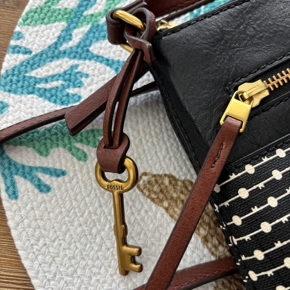NWT Fossil Fiona Black Stripe Crossbody Bag - Picture 6 of 12